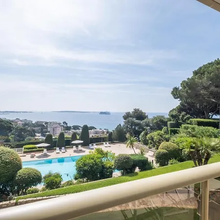 Elegant 3-Room Apartment With Terrace Pool & Island Views-3