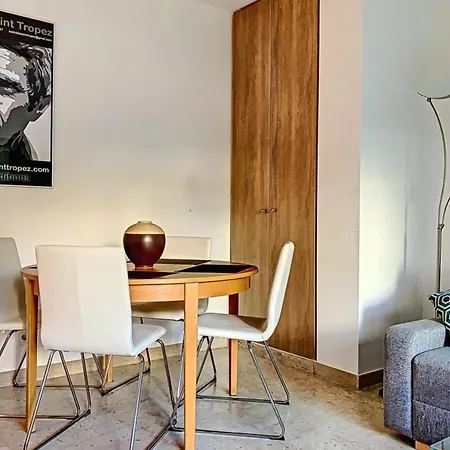 Henri Camille Real Estate - Golden - One Bedroom Apt Swimming Pool-2