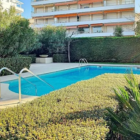 Henri Camille Real Estate - Golden - One Bedroom Apt Swimming Pool-3