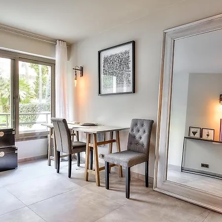 Ref 1135 - Large Studio On The Croisette-2