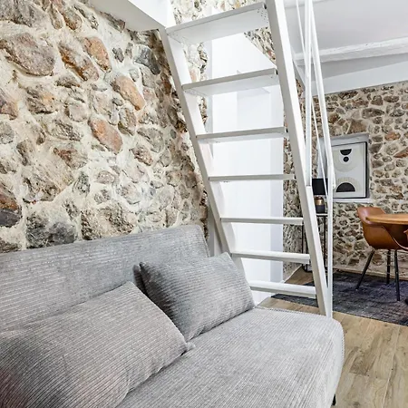 Typical 2 Room Apartment Suquet - 1Br4P-3