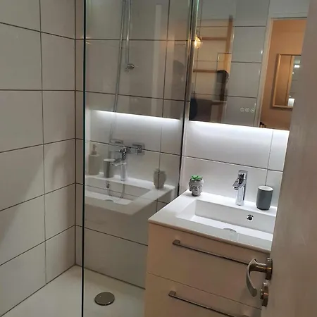 Agreable Appartement Dans Une Residence De Vacances Avec Terrasse Et 2 Piscines, Au Bord De La Plage Du Midi-2
