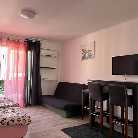 Studio Modern-2