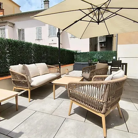 Cannes Spacious 4 Bedroom Apartment With Sunny Terrace-3