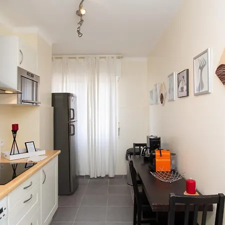 2-Br Apartment 2 Min From The Beaches-3