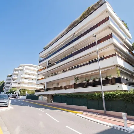 Stylish 2-Br Apartment Steps From The Croisette-2