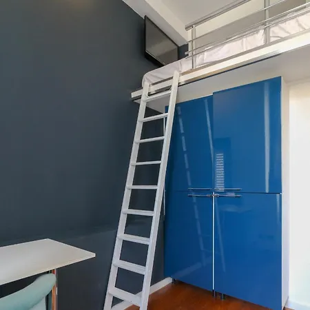 Modern Apartment With 3 Bedrooms Balcony Communal Garden And Ac- Benakey-2