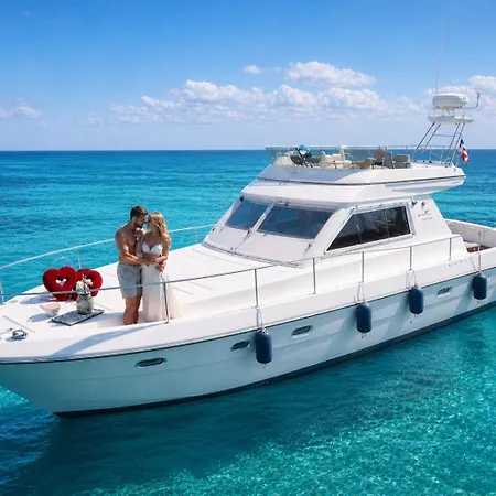 Ferretti 36 ' Bateau à Quai Vieux-Port Cannes Festival La Croisette-2