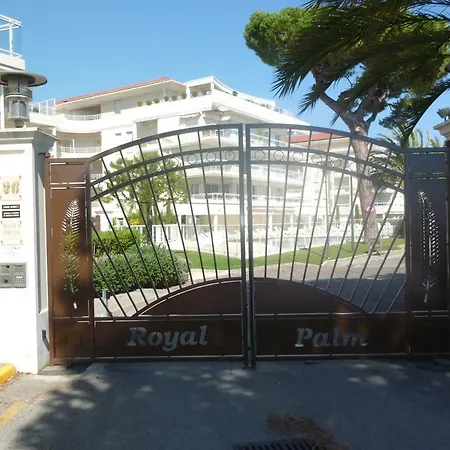 Stunning 2 Bed, 2 Bath Apt On The Cannes Sea Front Has Swimming Pool And Is A Secure Modern Building 464-2
