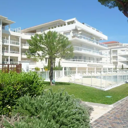 Stunning 2 Bed, 2 Bath Apt On The Cannes Sea Front Has Swimming Pool And Is A Secure Modern Building 464-3