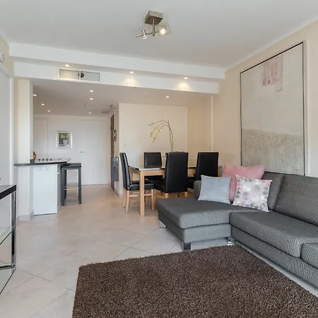 Modern 3 Bedroom, 3 Bathroom Accommodation Near Cannes Old Town Walking Distance To Palais 330-3