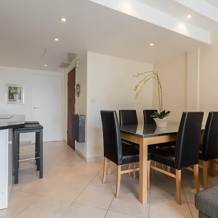 Modern 3 Bedroom, 3 Bathroom Accommodation Near Cannes Old Town Walking Distance To Palais 330-2