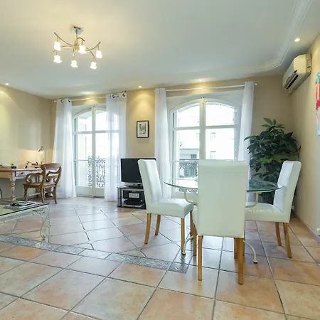 Lovely 2 Bed 2 Bath Apartment In Cannes On Rue Antibea Easy Walk To The Palais 224-3