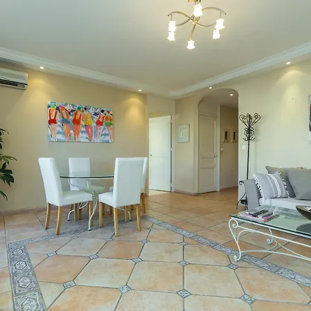 Lovely 2 Bed 2 Bath Apartment In Cannes On Rue Antibea Easy Walk To The Palais 224-2