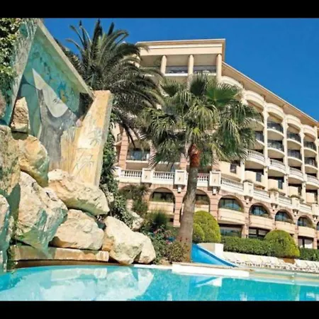 Cannes Vue Mer-2