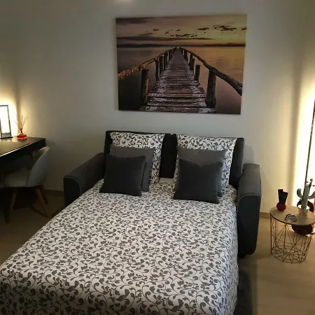 Lovely Studio Cannes-3