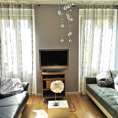 Beachside Appartement In Center Of Cannes-2