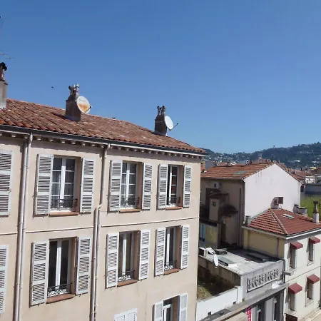 Spacious One Bedroom - Great Location!-2