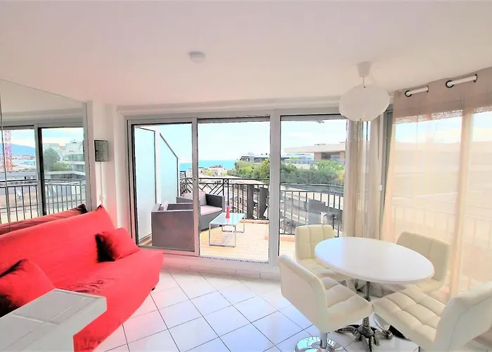 Haustierfreundliches Nice Apartment Last Floor With Terrace And Clear View On The Sea Cannes