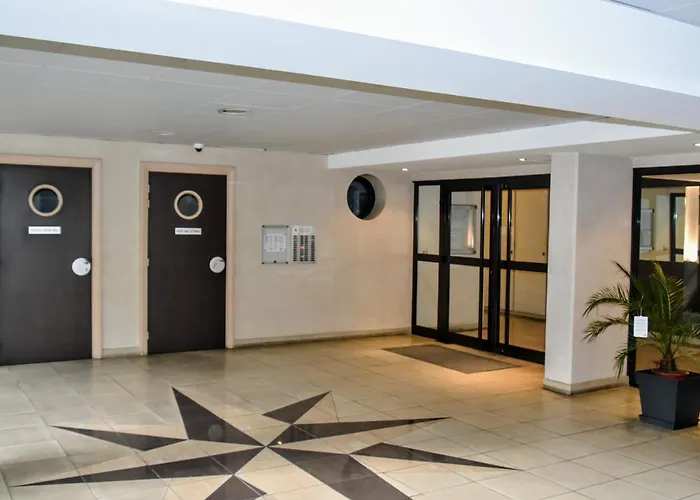 Boutique Spacious Luxury Apt, 12 Min Walk To Croisette Beach And Conf Centre Cannes