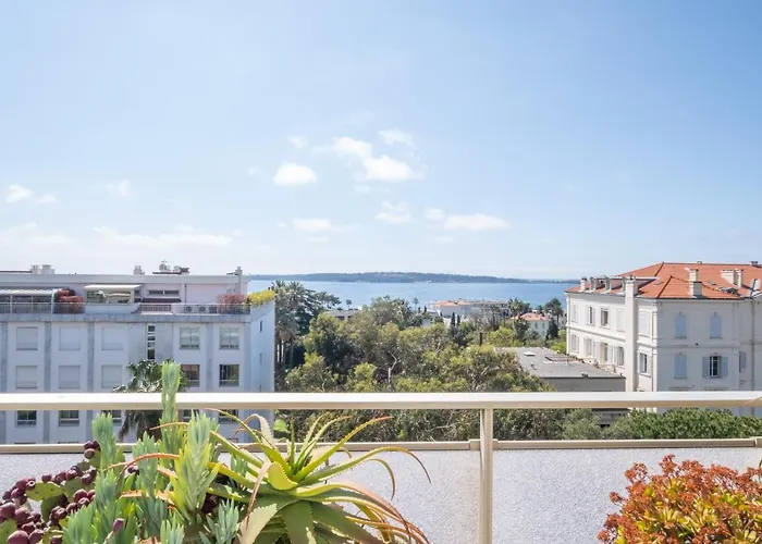 Villa Serrendy Rare! Rooftop-Terrace With Sea View Cannes