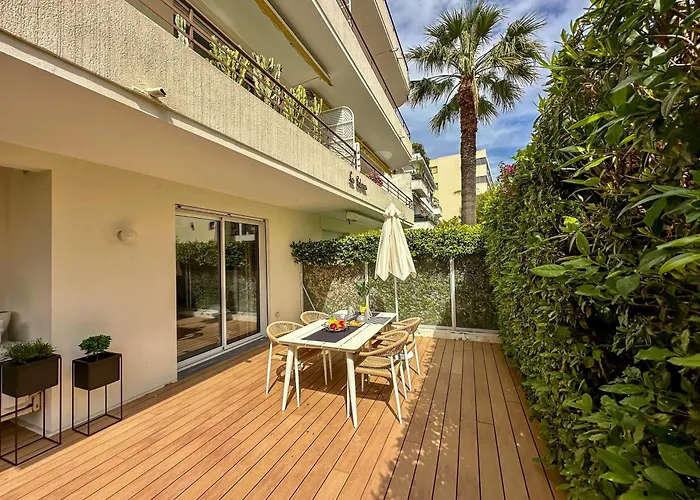 Place To Beach - Bord De Mer Croisette Cannes