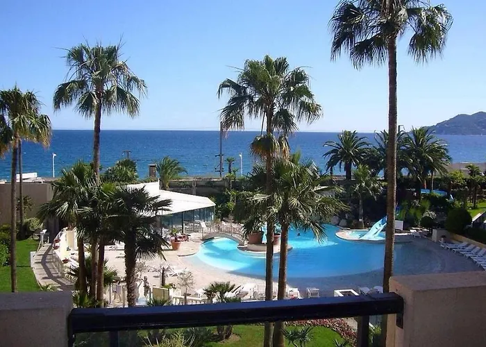 #Cannes Boccacabana Beach, Seafront, in Résid Pierre&Vacances Classé 3 Stars acceptant les animaux