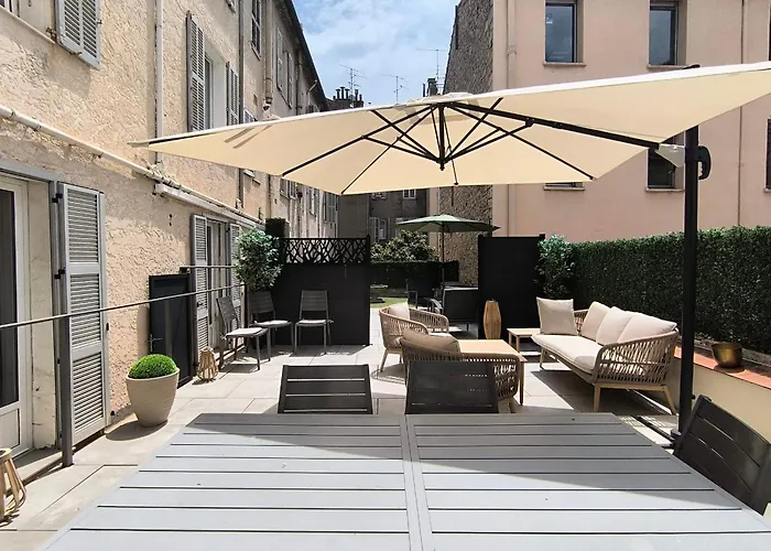 Cannes Spacious 4 Bedroom Apartment With Sunny Terrace