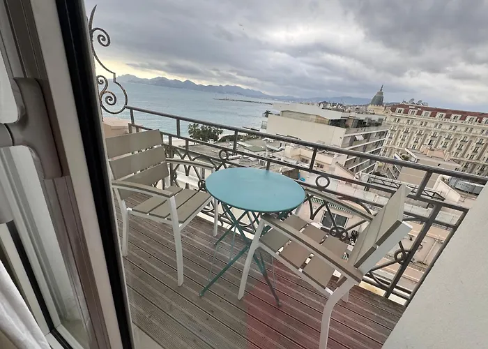 Croisette Palais Miramar Front De Mer Cannes
