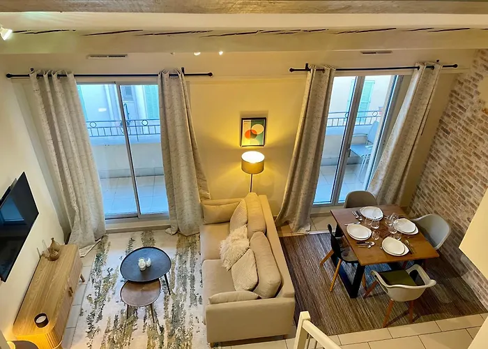 Duplex rénové avec balcon - Vieux Port Cannes