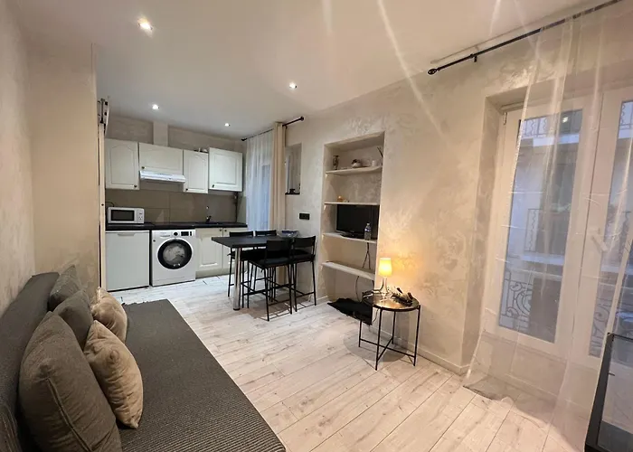 Le Suquet, Old Town, Cannes Center, 2 Rooms Appt, Public Parking