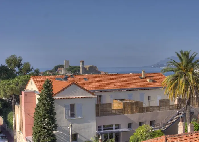 Beau 2 Pieces 3 Etoiles Vue Mer Et Montagnes Garage Prive Cannes